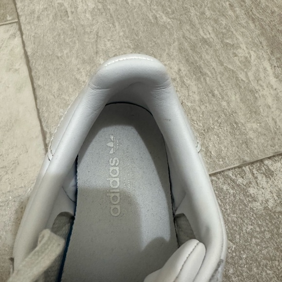 ADIDAS Womens superstar sneakers- US 6 - Picture 5 of 5